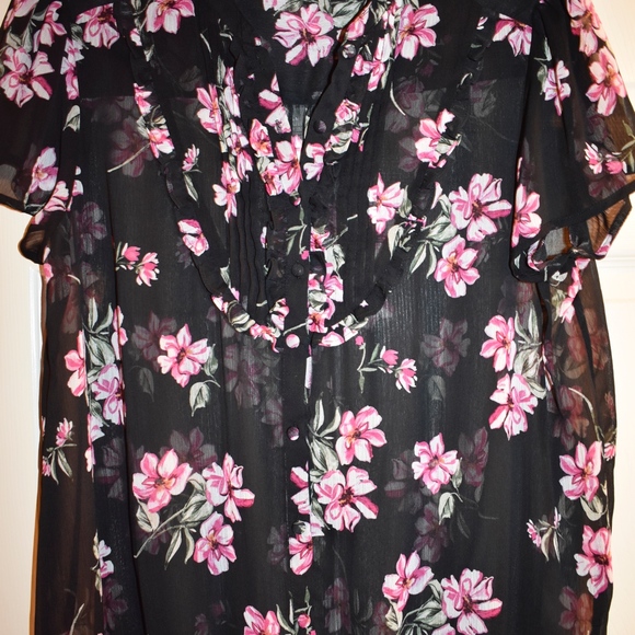 Black blouse with pink flowers - Picture 2 of 3
